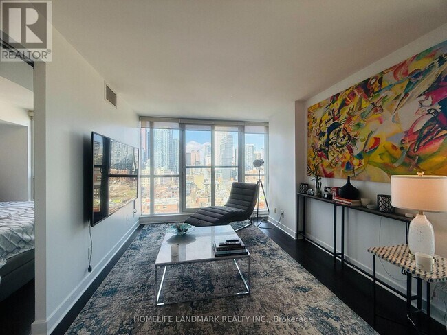 Photo du bâtiment - 320 Richmond St E