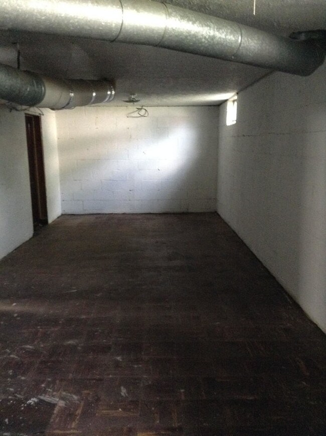 Foto del edificio - 521 Bassett Ave