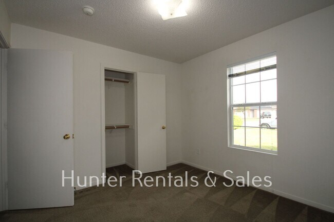 Foto del edificio - 4612 Hank Dr