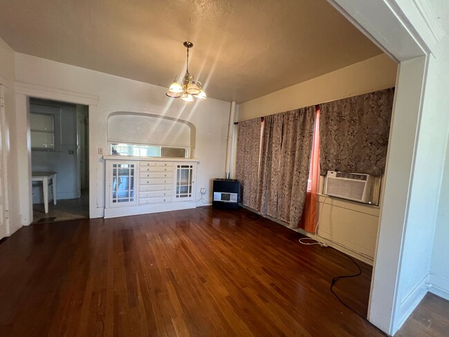 Foto del edificio - 1515-1521 N. Vanness Ave