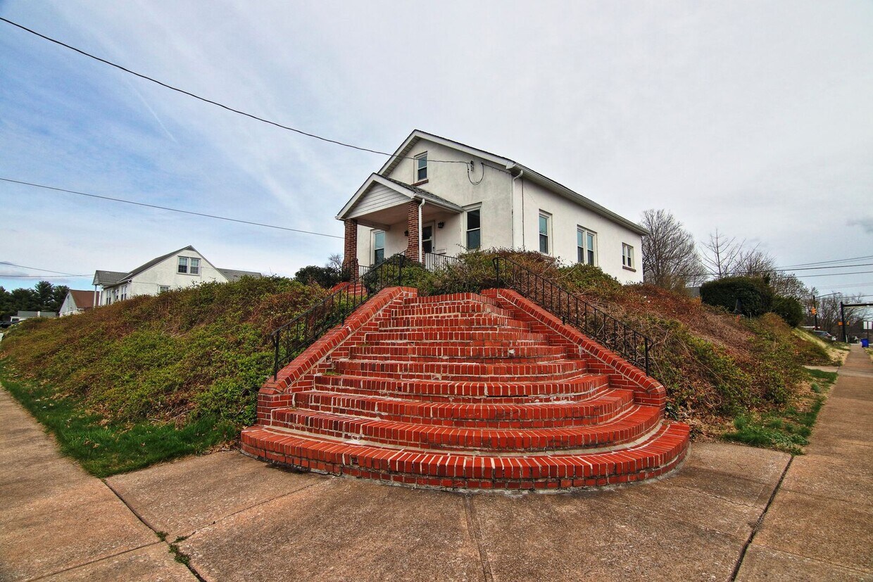 Primary Photo - Charming Single Home Available Now!