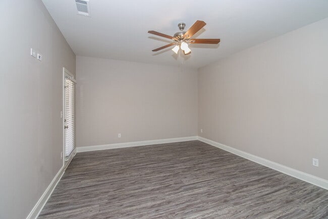 Building Photo - 313 Kenmore Ct