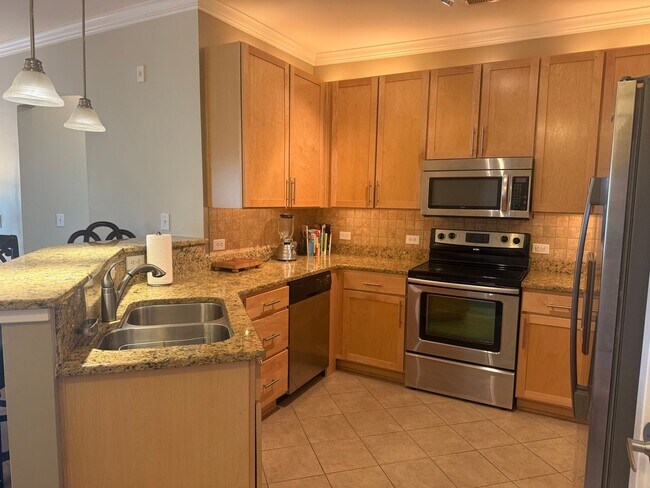Foto del edificio - Furnished 2 Bedroom in Winstead Commons! Convenient to Lawndale Dr, Battleground Ave, and More!