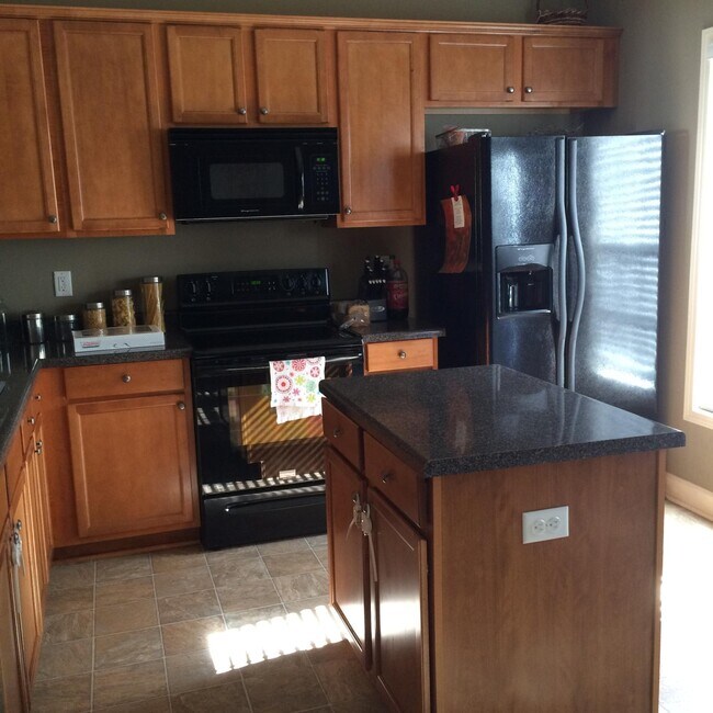 Kitchen - 8 Amity Ln