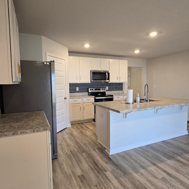 Building Photo - 4384 White Cedar Ct
