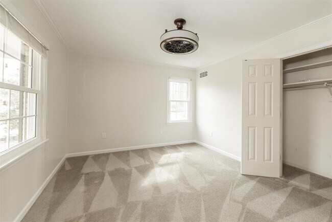 Foto del edificio - 8441 Dogwood Rd