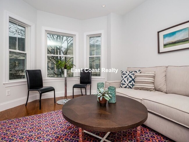 Building Photo - 36 Rossmore St