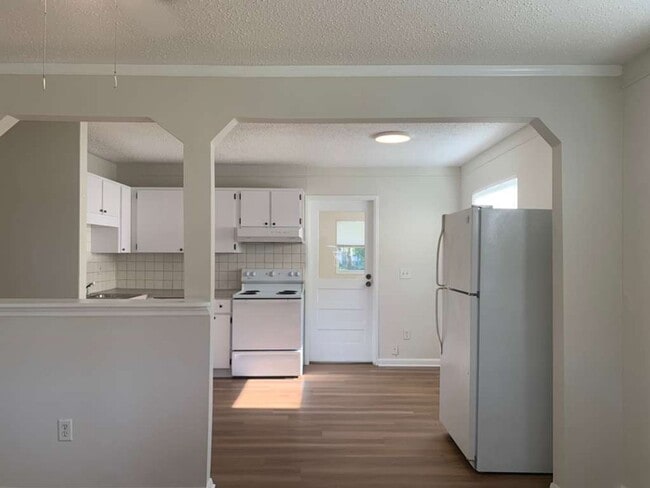 Building Photo - Updated 2 Bedroom 1 Bath in Central Gulfport