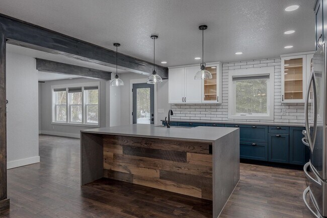 Foto del edificio - Century 21 Gold Rush - 3 bed, 2.5 bath House (North Pole)