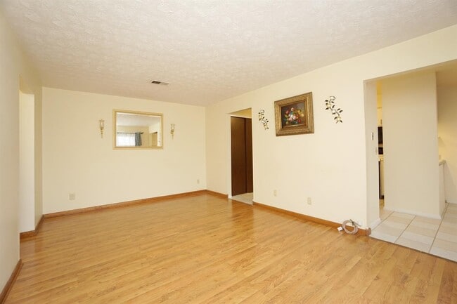 Building Photo - 4328 Villa Dr