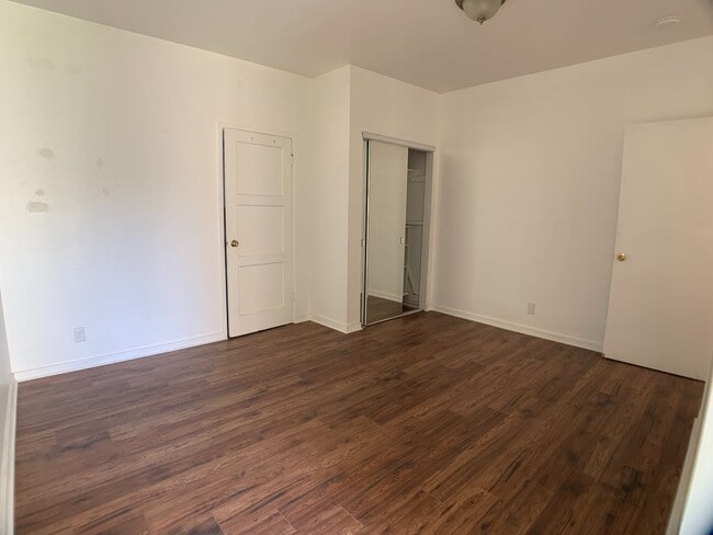 Building Photo - 744-746-746 A 47 Ave