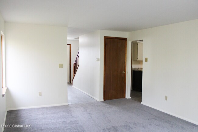Foto del edificio - 2146 US-9