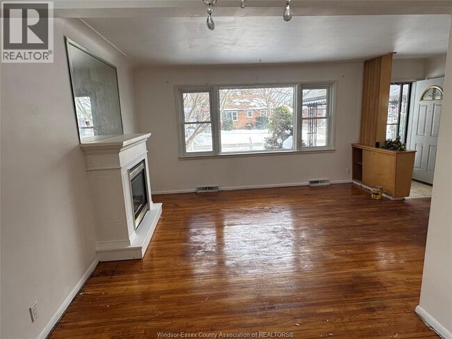 Building Photo - 3039 Bruce Ave