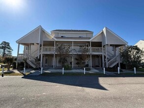 Building Photo - 1065 Plantation Dr W