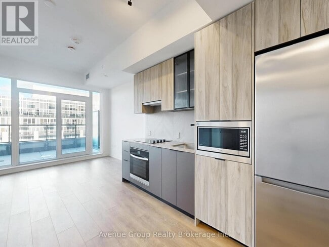 Building Photo - 1037 The Queensway