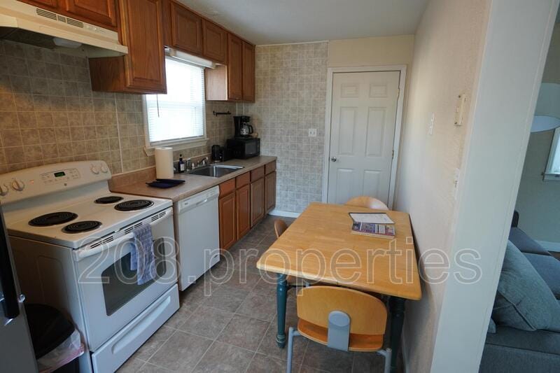 Primary Photo - 1706 Rossi St