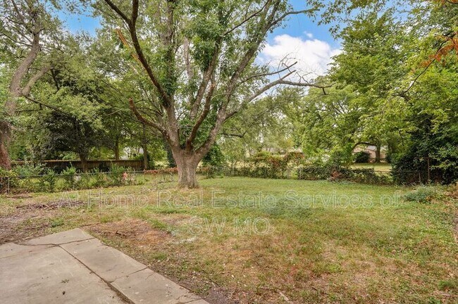 Building Photo - 2641 E Grand St