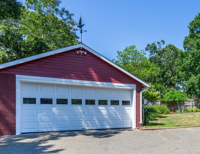 Building Photo - 26 Jermain Ave