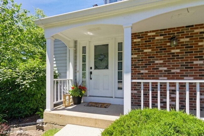 Building Photo - 1401 Queensgreen Cir
