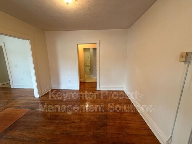 Foto del edificio - 330 Montgomery Ave