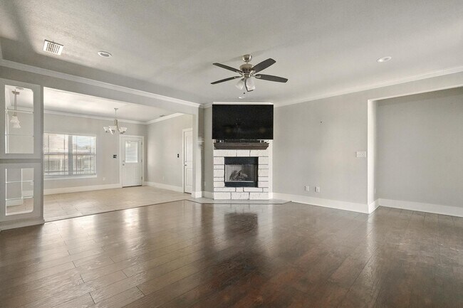 Foto del edificio - 4102 Forrest Creek Ct
