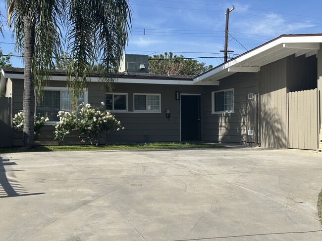 Building Photo - 19736 Kittridge St