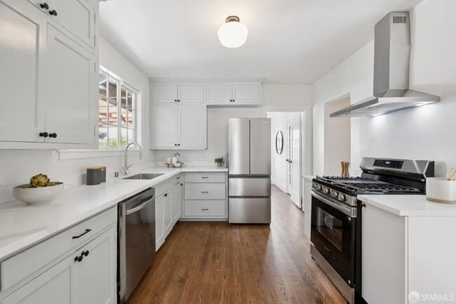 Building Photo - 1115 Capuchino Ave