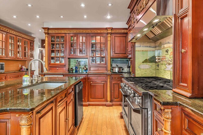 Foto del edificio - 313 W 71st St