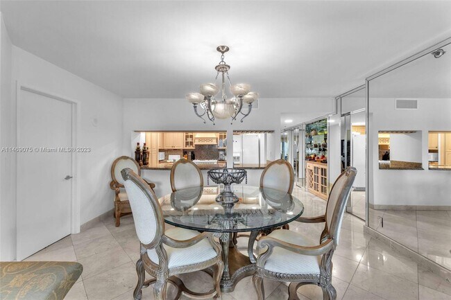 Foto del edificio - 1717 N Bayshore Dr