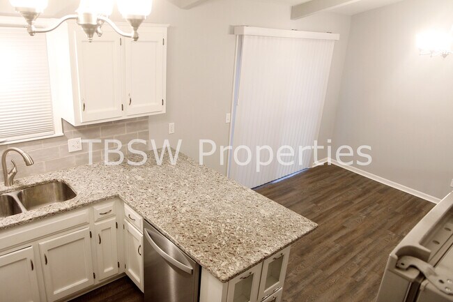 Building Photo - 16143 W 125th Pl
