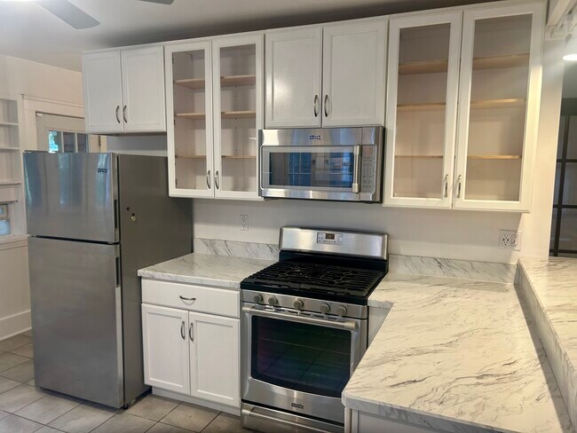 Kitchen - 10310 Clifton Blvd