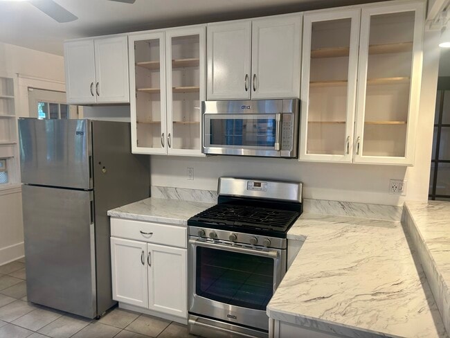 Kitchen - 10310 Clifton Blvd