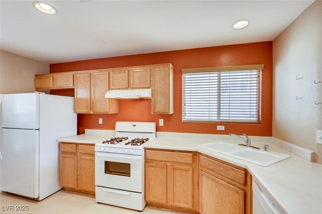 Building Photo - 8725 Pitch Fork Ave