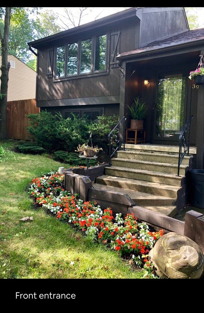 Foto del edificio - 3966 Summerway Ln