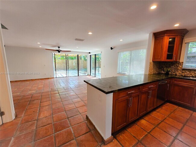 Foto del edificio - 2989 Bridgeport Ave