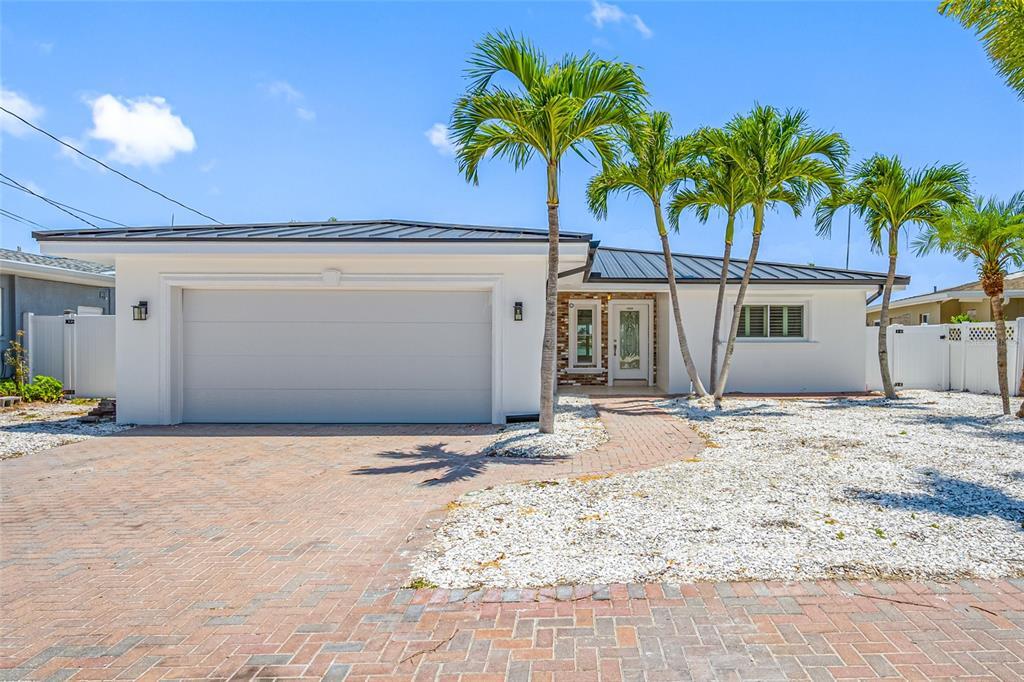 Foto principal - 16009 6th St E