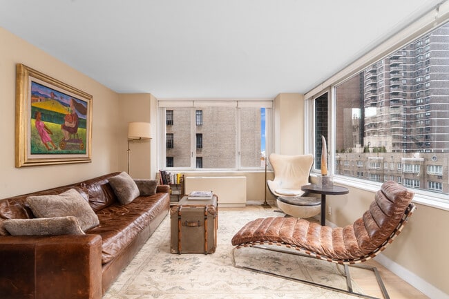 Foto del edificio - 322 W 57th St