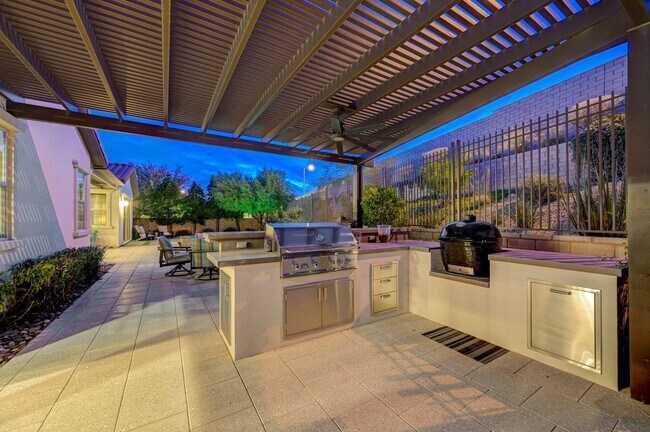 Foto del edificio - Private Cul-de-Sac Estate in Gated Summerlin with Pool, Spa & Outdoor Living