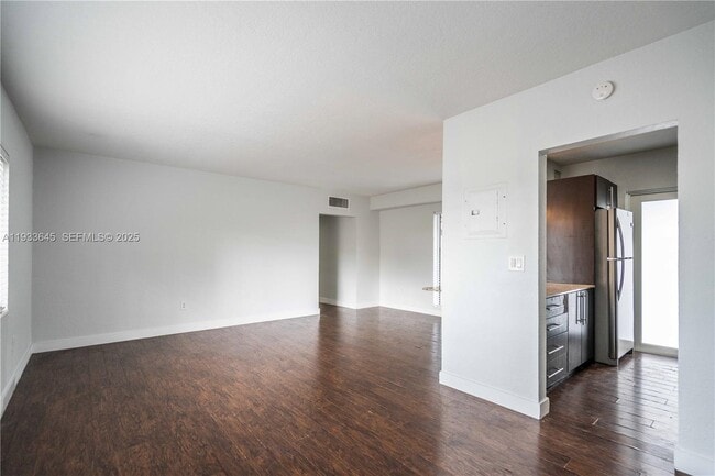 Foto del edificio - 1940 Biarritz Dr