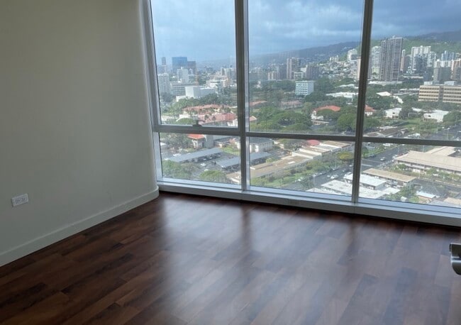 Building Photo - 1296 Kapiolani Blvd