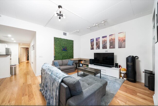 Foto del edificio - 689 Marin Blvd