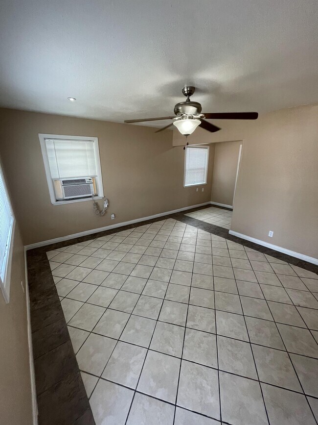 Building Photo - 9635 Estacia St