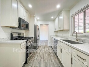 Building Photo - 3100 Santa Maria Ave