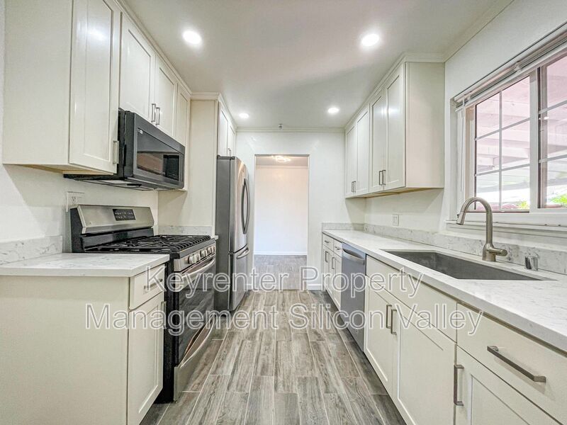 Foto principal - 3100 Santa Maria Ave