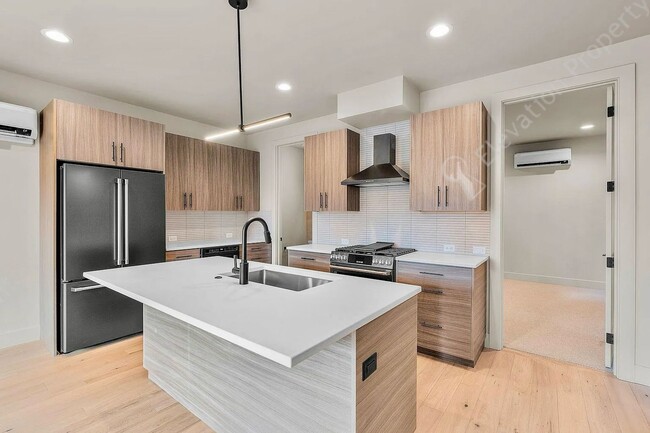 Foto del edificio - Luxury Townhome with River Access Near Dow...