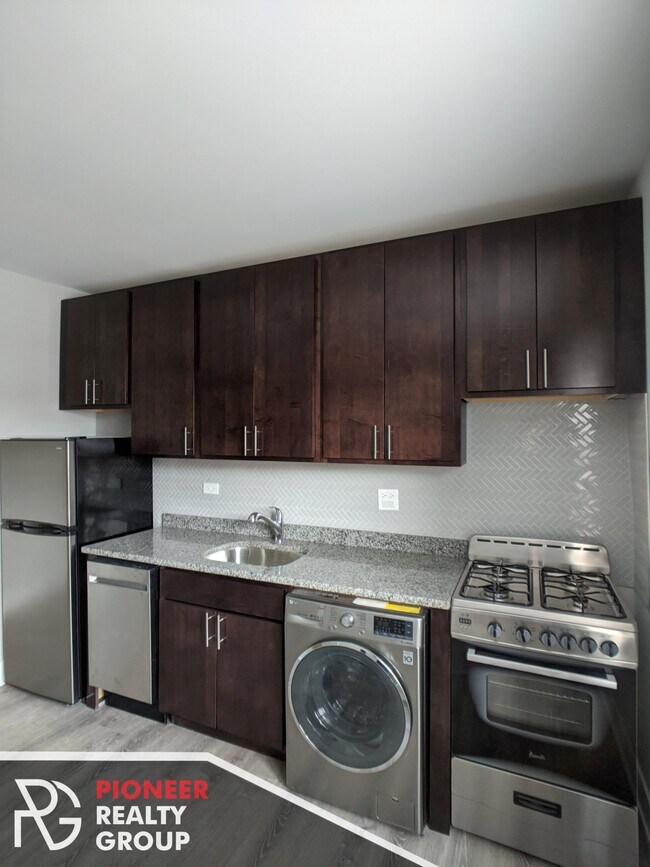 Foto del edificio - 440 W Belden Ave