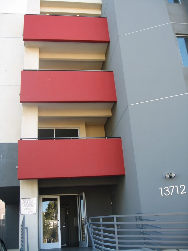 Building Photo - 13712 Valleyheart Dr N