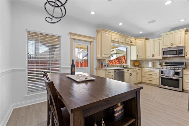 Foto del edificio - 4216 Creekstone Dr