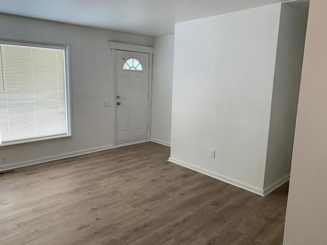 Foto del edificio - Cozy 3-Bed Home with Spacious Yard in Inkster!