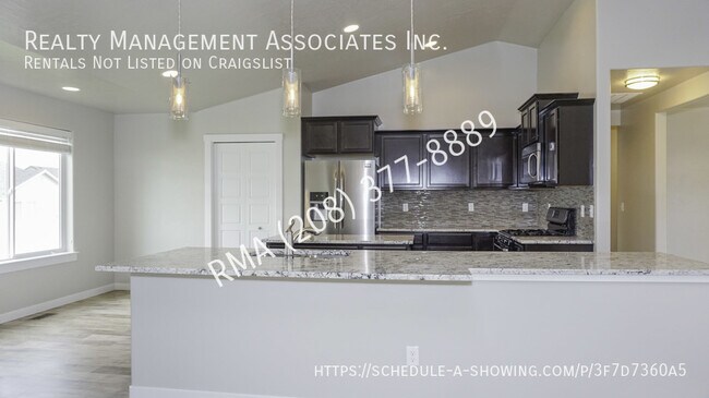 Building Photo - 11942 W Hiawatha Dr